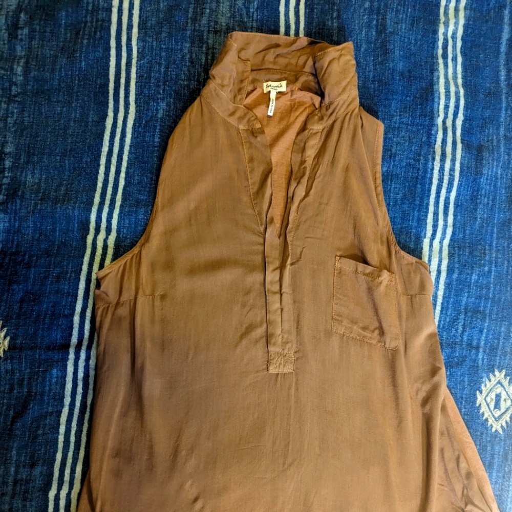 Splendid sleeveless light brown blouse. Small.